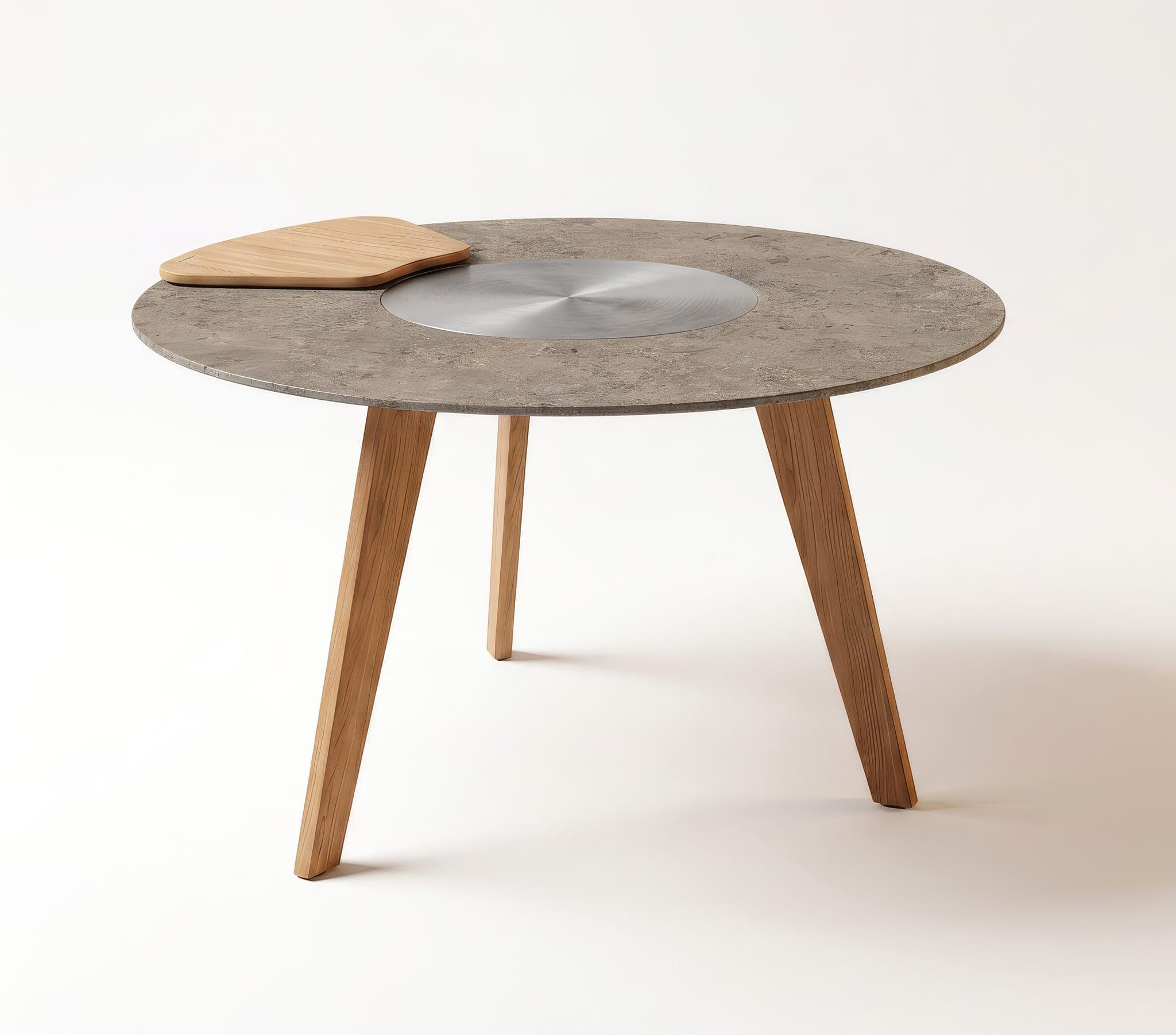 Q-Olento Chef with a Fossil Ecru ceramic tabletop and oak legs