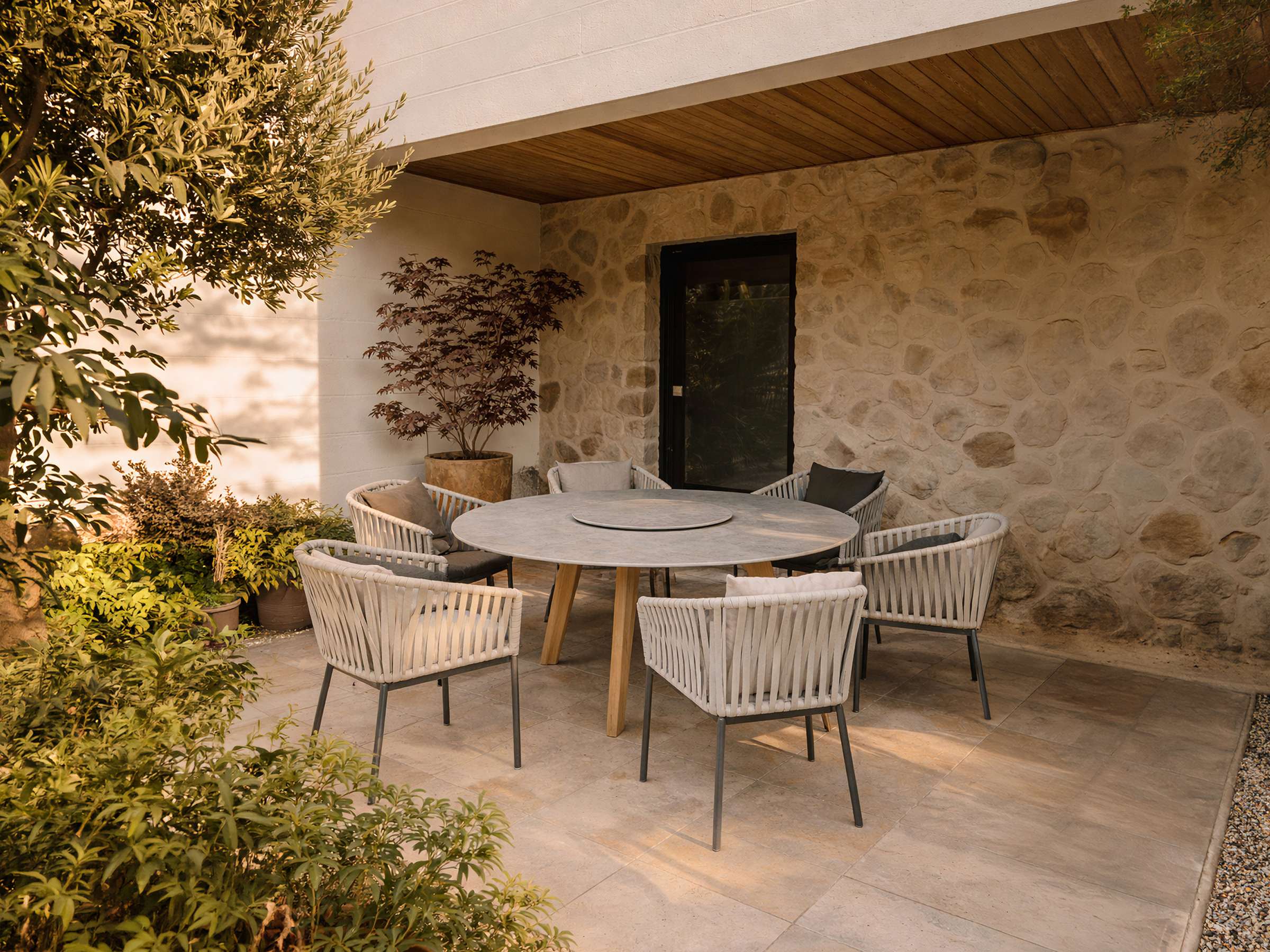 Q-Olento Dine with a grey ceramic tabletop and oak legs on a terrace